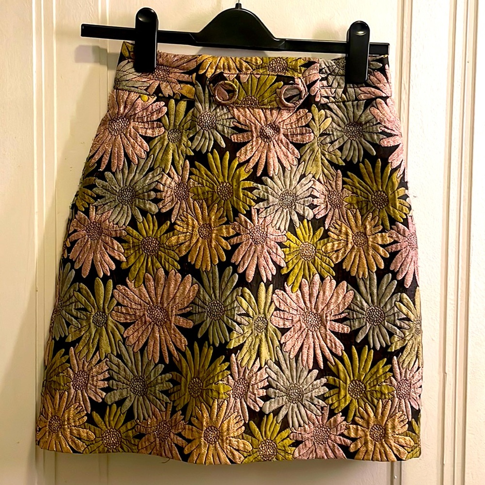 Cynthia Rowley, shiny embroidered flowers, pencil skirt, size 0
